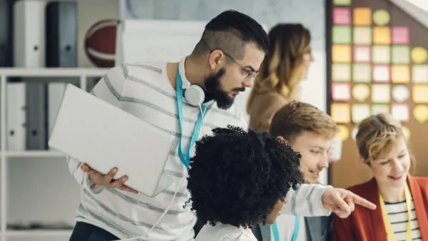 Aprendizaje en la comunidad SIMULIA > Dassault Systèmes